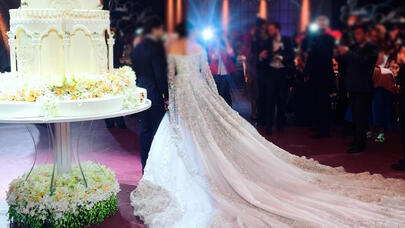 Azərbaycanda varlıların toylarındakı nəhəng tortların şok qiyməti - VİDEO