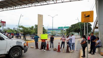 Nazirliyin 14 əməkdaşı girov götürüldü