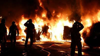 Fransada iğtişaşlar böyüyür - Makron böhran iclası keçirir