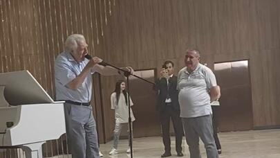 85 yaşlı Anar "Laçınım" mahnısını belə oxudu - VİDEO