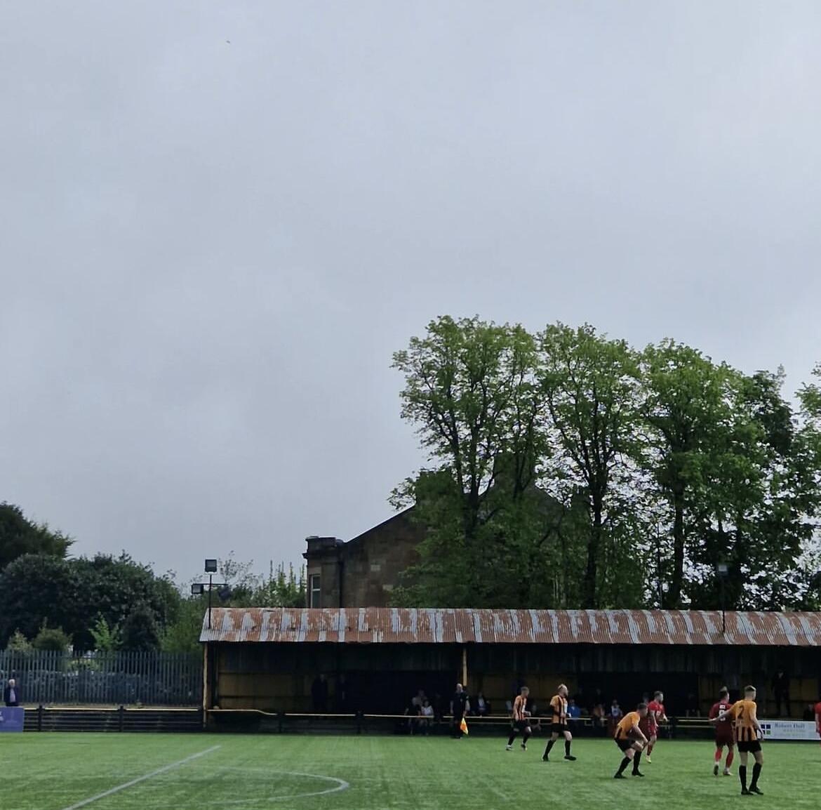Qeyri-adi futbol məkanları: göllər, qeyzerlər və radiolakasiya - FOTOLAR 3 Qeyri-adi futbol məkanları: göllər, qeyzerlər və radiolakasiya - FOTOLAR
