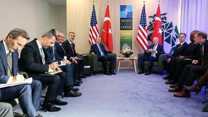 Ərdoğanın qəhvə masasındakı kitablar diqqət çəkdi: Onlar nədən bəhs edir?