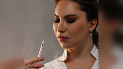 Qızların dolğu və botoks etdirməsinin əsas səbəbi məlum oldu