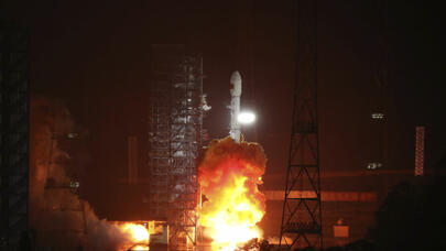 Çin dünyanın ilk sintetik peykini orbitə buraxdı