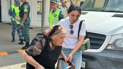 100 yaşlı erməni “Laçın” sərhəd-buraxılış məntəqəsindən maneəsiz keçdi - FOTO