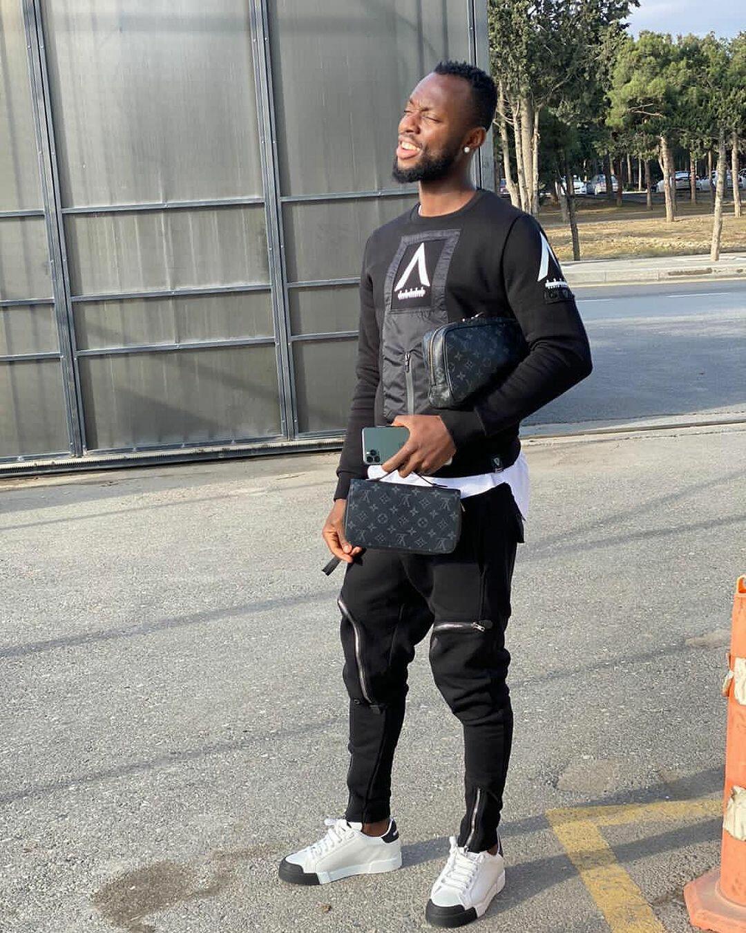 "Qarabağ" sabiq futbolçusunu geri qaytarır? - FOTOFAKT 2 "Qarabağ" sabiq futbolçusunu geri qaytarır? - FOTOFAKT