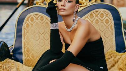 Demet Özdemir yarıqlı libası ilə göz qamaşdırdı - FOTO