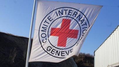 BQXK-nın yük maşını keçid üçün icazə gözləyir