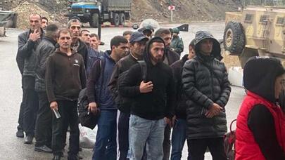 Paşinyan Qarabağdan gedən ermənilərdən bu yolla xilas olur - Video