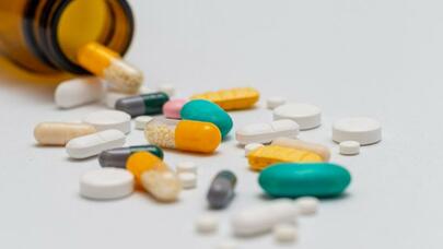 Almanlar biçarə qaldı - Ölkədə dərman böhranı