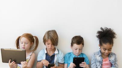 Nə yazarsan postuna, o da çıxar qarşına: sosial şəbəkələrdə keçirdiyimiz vaxtın sağalmaz yarası