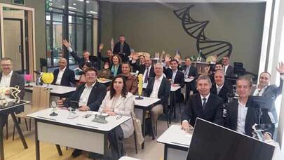 Diplomatlar Füzulidə parta arxasında - FOTO