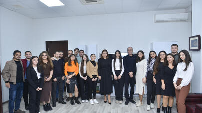 “Otağı da süpürürəm”  -  Anar Niftəliyevin 10 yaşlı sonbeşiyi və gizli imzası - FOTO