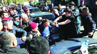 Hərbi çevriliş qorxusu - Ermənistan siyasi məhbus həbsxanasına çevrilir