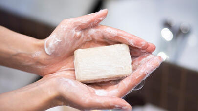 Hansı sabunlar zərərsizdir: maye, yoxsa bərk?
