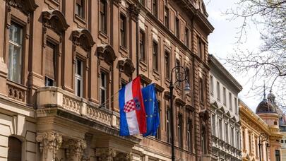 Serbiya xorvat diplomatı deportasiya etdi