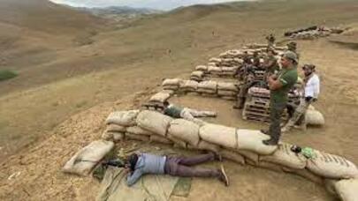 Əhali silahlandırılır: Ermənistan sərhəddə müharibə hazırlığına başladı - FOTO/VİDEO