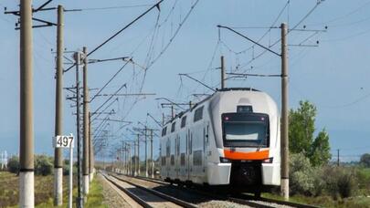 Dəmir yolunda qatarlar buna görə gecikir - Səbəbi AÇIQLANDI