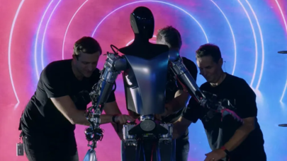 "Tesla" robotu hücum edib işçini AĞIR YARALADI