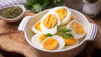 Əgər qaynadılmış yumurta belə görünürsə, ona əl vurmayın