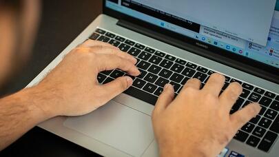 Onlayn kinoteatr istifadəçiləri fırıldaqçılıq və “infogapsiya” ilə üzləşdi