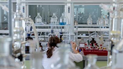 Həkimlərin pandemiyada 17 min xəstənin ölümünə səbəb olan SƏHVİ ORTAYA ÇIXDI