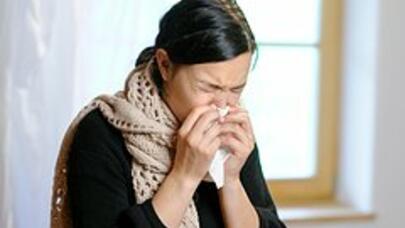 Xəbərdarlıq: Asqırarkən burun və ağzınızı tutmaq bu fəsadları yaradır