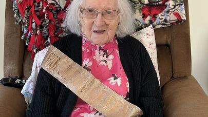 110 yaşını ailəsi ilə qeyd edən qadının uzunömürlülük sirri: Kərə yağı, kişmiş...