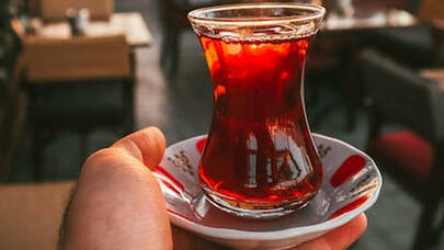"Çay verərsən?" səsinin sahibi görün kim imiş - VİDEO