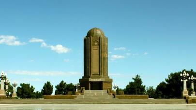 Lionda opera, Tehranda heykəl: İran Nizami irsini Azərbaycandan almaq üçün səfərbər oldu