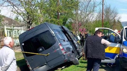Gürcüstanda tur mikroavtobusu aşdı: çox sayda yaralı var