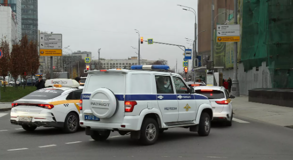 Moskvada 21 yaşlı azərbaycanlı avtomobilini səkidə saxladı, ona irad tutan gənci öldürdü