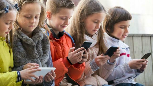 Gözlənilən qərar: Uşaqlara televizor, telefon, internet və sosial mediaya giriş qadağandır