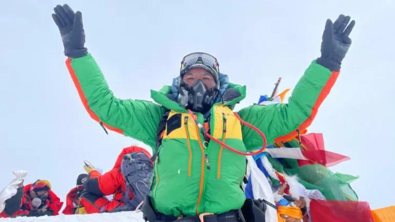 Yenə də Everesti fəth etdi: Dünya rekordu qırdı