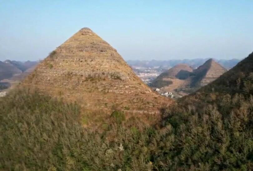 200 milyon illik sirr: piramida, yoxsa dağ? - FOTO