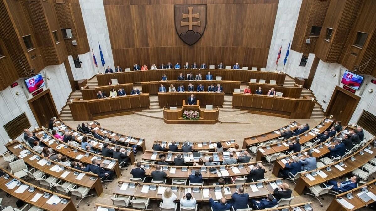 Slovakiya parlamenti iclasları bu tarixədək dayandırdı