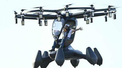 Tək nəfərlik uçan taksilər nümayiş olundu