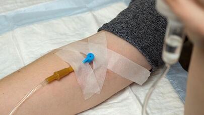 "Gənclik iksiri" təhlükəsi: Həkimlər də üsyan edir