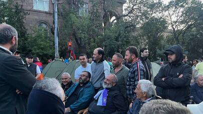 İrəvanda oturaq aksiya: çadırlar quruldu, ocaq qalandı - VİDEO