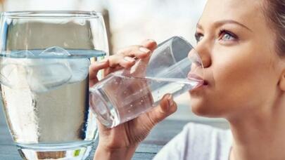 İsti havalarda buz kimi su içməyin! – Görün hansı fəsadlara səbəb olur