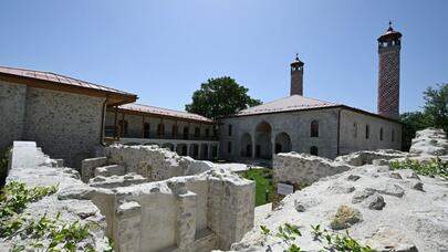 Ermənilərin Şuşada xaç işarəsi vurduğu məscidə virtual səyahət - VİDEO