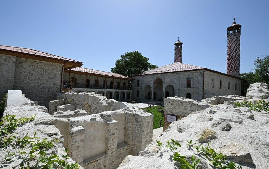 Ermənilərin Şuşada xaç işarəsi vurduğu məscidə virtual səyahət - VİDEO