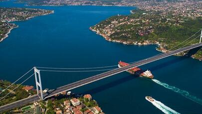 İstanbul boğazında gəmilərin hərəkəti dayandırıldı