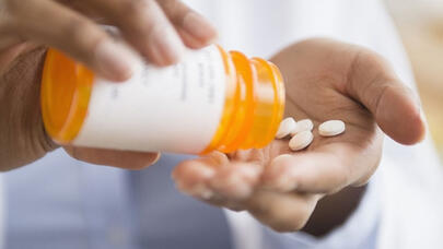 Həkim xəbərdarlıq etdi: Ağrıkəsicilər ÖLDÜRÜR - VİDEO