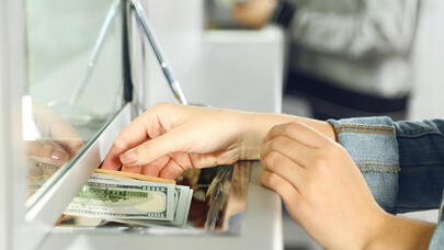 Əhalinin banklarda nə qədər əmanəti var?