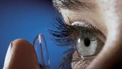Həkim kontakt linzaların səbəb ola biləcəyi təhlükələrdən danışdı