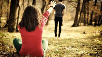 Ər arvadının başqası ilə gəzməsindən şübhələndi, onu elə cəzalandırdı ki... - Şok