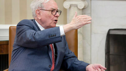 Uorren Baffett "Apple" səhmlərinin tən yarısını SATDI