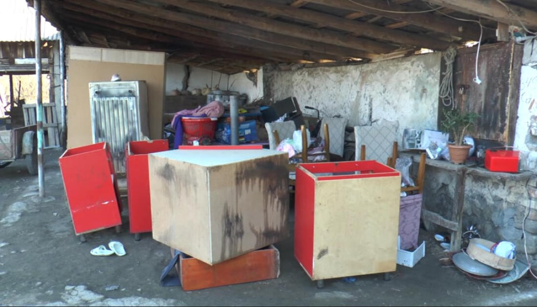 Zaqatalada ev yandı - FOTOLAR 3 Zaqatalada ev yandı - FOTOLAR