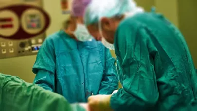 MÖCÜZƏ: Həkimlər sutka ərzində ürəyi 25 dəfə dayanan xəstəni həyata qaytardı